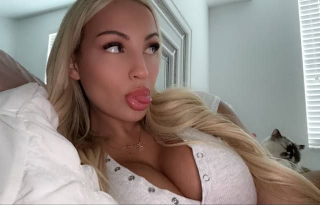 I’m available for hookup - Image 2